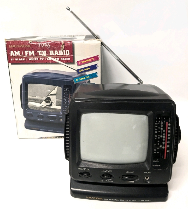 Vintage Magnasonic TVP6 5" Portable Black & White TV AM/FM Radio with Original Box