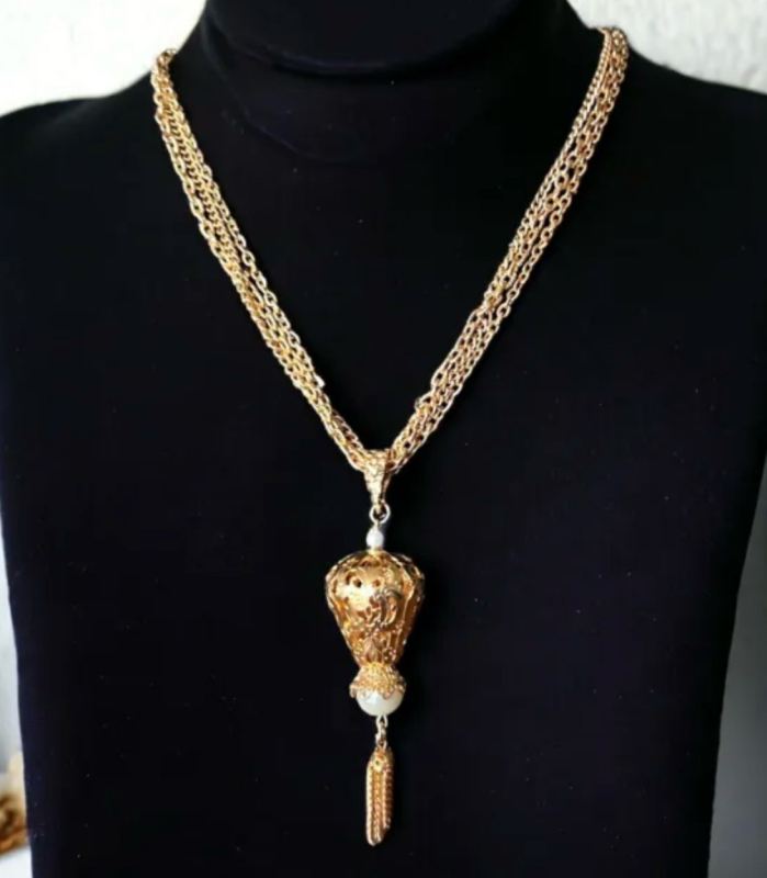 Vintage Celebrity Gold Tone Pearl Pendant Triple Chain