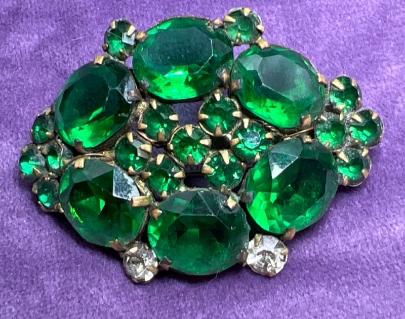 Vintage Emerald Green Glass Rhinestone Brooch Stunning