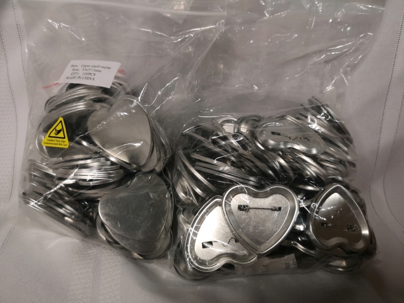 100 New Heart Shape Metal Buttons