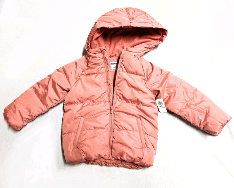 New OLD NAVY Children's Puffer Jacket (Size 5T 42-45" / 40-46lbs )