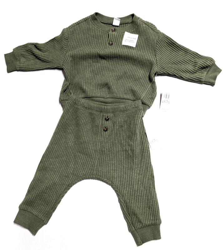 New OLD NAVY Baby Two-Piece Waffle Weave Long-Sleeved Top & Bottoms (Size 6-12 Months / 27-29" / 17-22lbs)