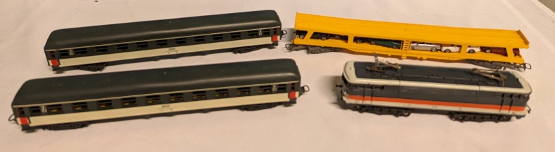 4 Model Train Cars.