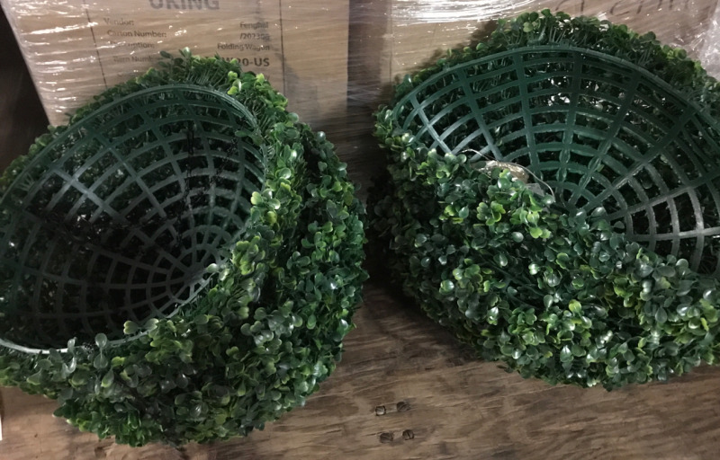 Two 14&rdquo; Light up Hanging Hedge Speres