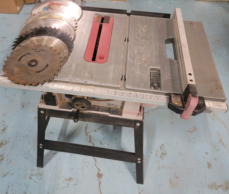 Skilsaw 15amp 10" Table Saw with Base & 7 Saw Blades , Model # 3410 . Tested Working
