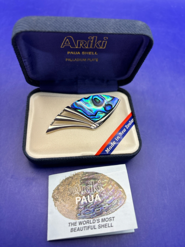 ARIKI PAUA New Zealand Boxed Stunning Brooch