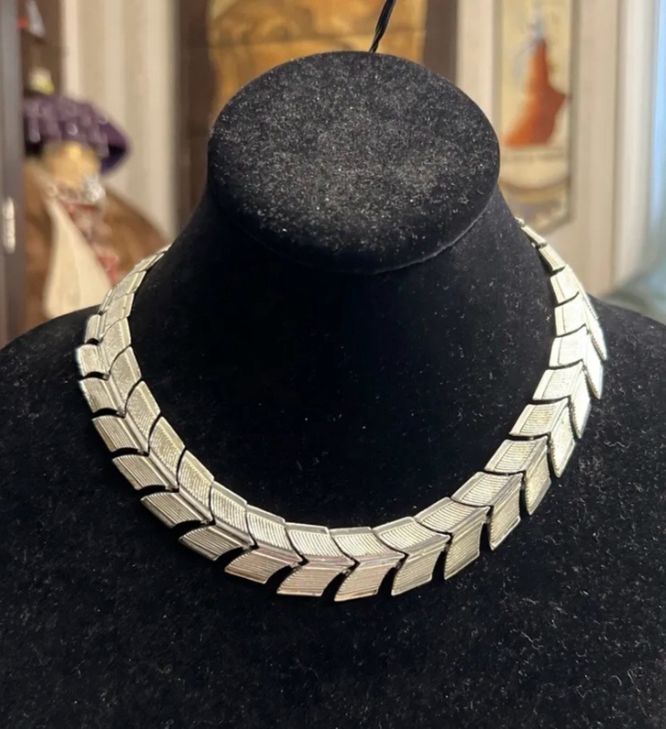 Vintage 1940 CORO Thick Chevron Choker Necklace