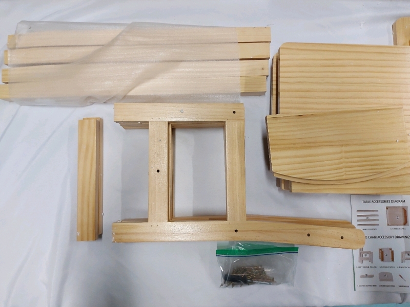 Children's Wood Table With 2 Chairs