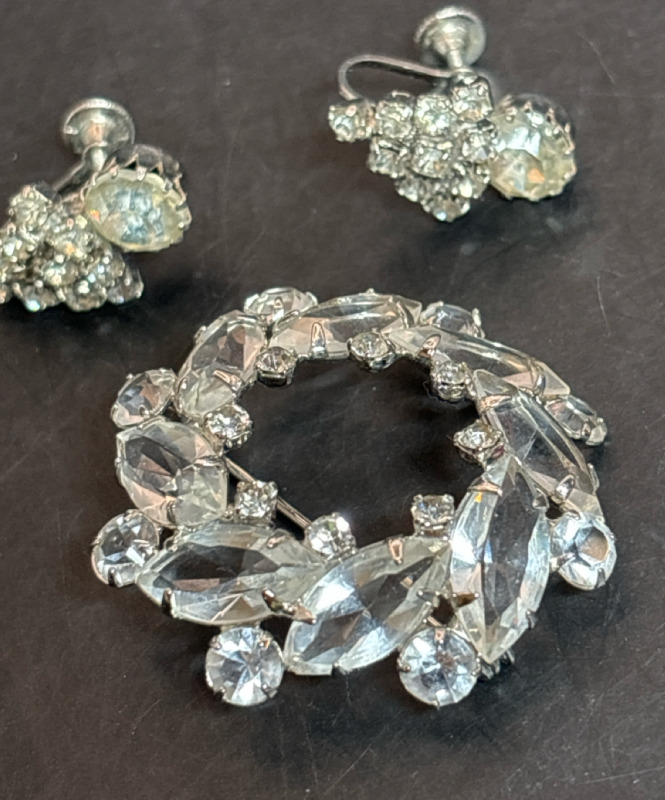 Vintage Brooch Open Back Clear Glass Rhinestones Hi End Beautiful
