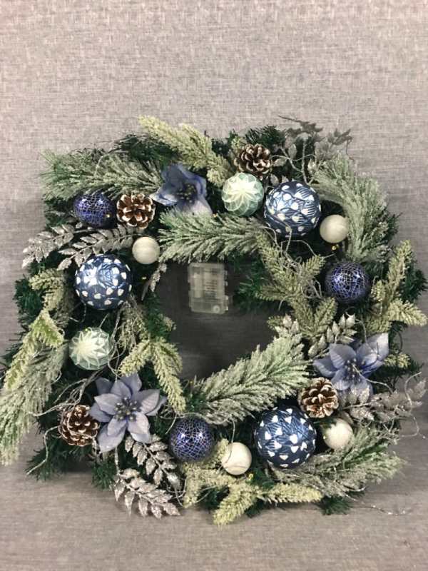 Wannacul 24&rdquo; Pre Lit Christmas Wreath