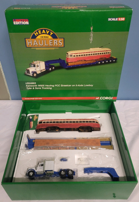 CORGI Heavy Haulers Kenworth W925 Hauling PCC Streetcar on 5-Axle Lowboy Trailer , 1:50 Scale