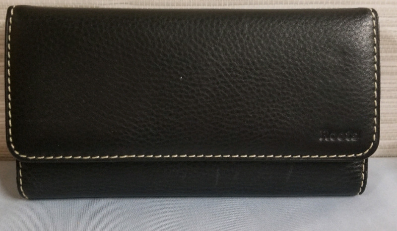 Black leather ROOTS wallet as new