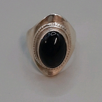 Vintage Size 7 925 Sterling Silver and Onyx Ring