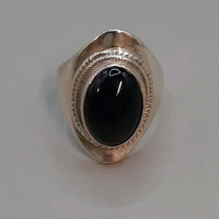 Vintage Size 7 925 Sterling Silver and Onyx Ring