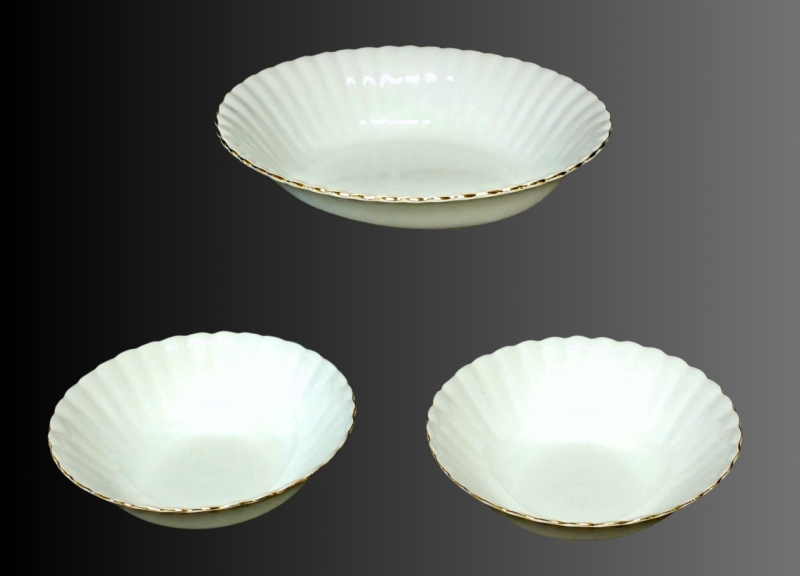 Royal Albert England "Val D'Or" : Oval Vegetable Bowl 9" x 7.5" & 2 Cereal Bowls 6.25"
