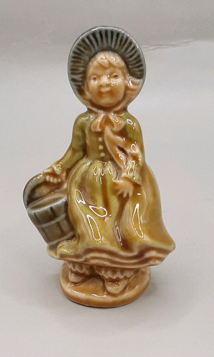 Vintage Wade Nursery Favourites Figurine 2.75" Mary Mary 1974