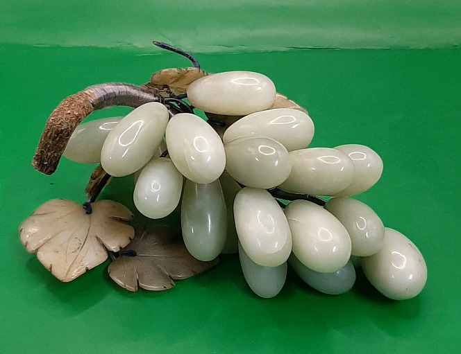 Vintage 7" Jade Grape Cluster