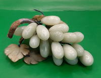 Vintage 7" Jade Grape Cluster
