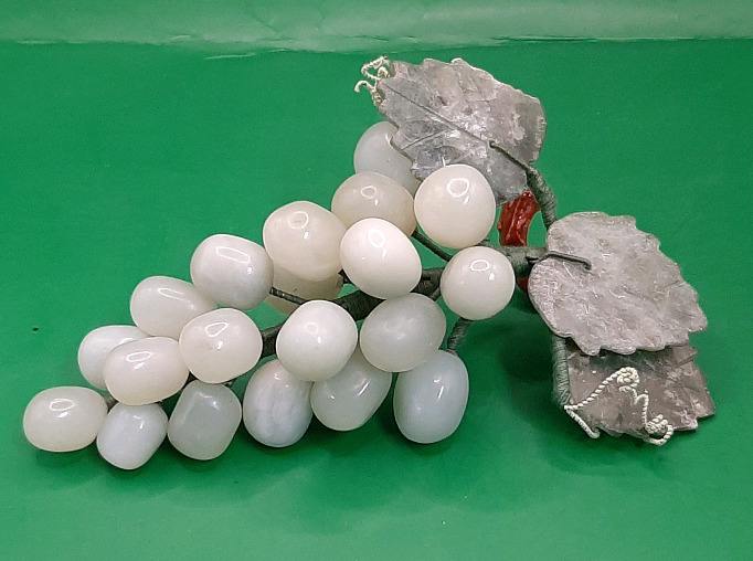 Vintage Jade 6.5" Grape Cluster
