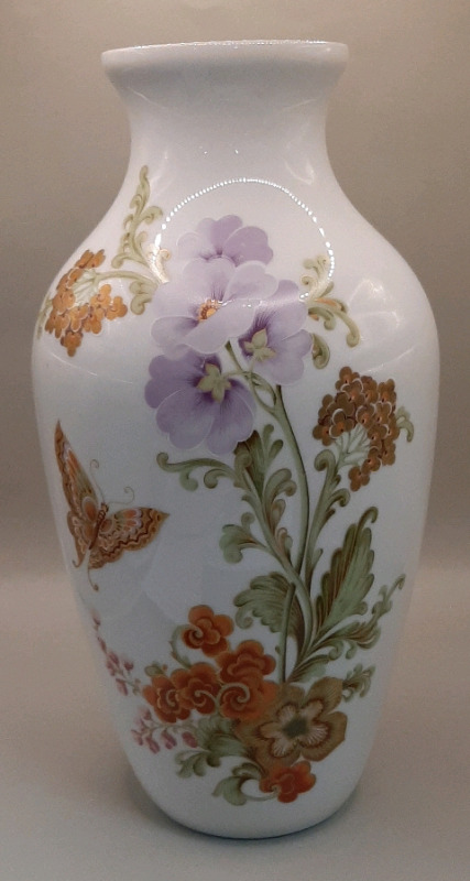 Vintage 11" Kaiser of West Germany Annabelle Vase