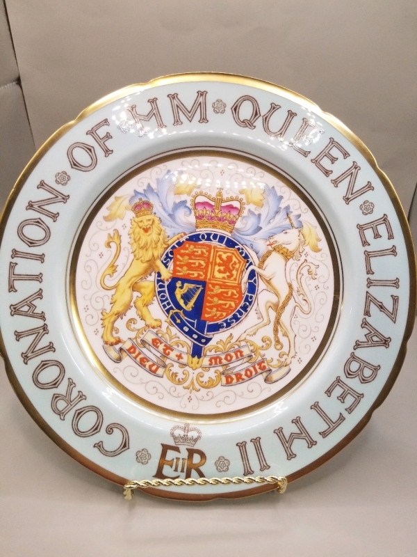 PARAGON PLATE COMMEMORATTING QUEEN ELIZABETH'S 1953 CORONATION 10 1/2"