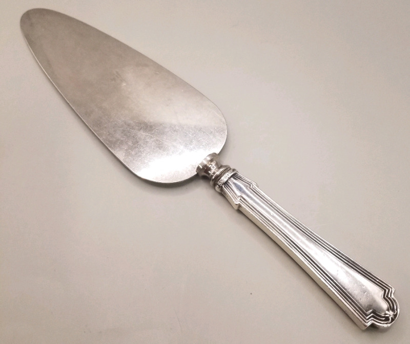 Vintage Sterling Silver Handled cake server 9 1/2"