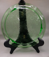Vintage Jeanette Glass Co 10" Green Sunflower Depression Uranium Glass Footed Cake Plate