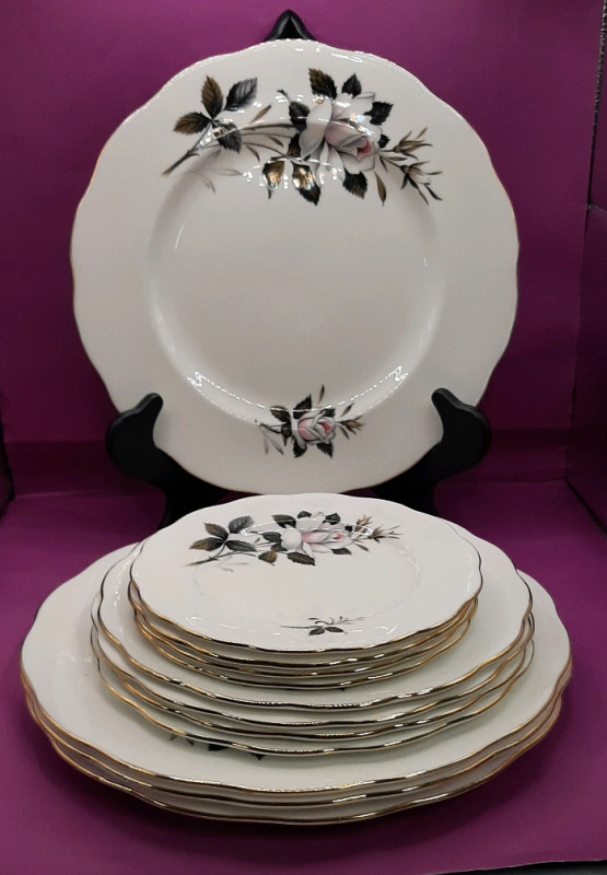 Vintage 4 10" Queens Messenger Dinner Plates 4 Salad Plates 4 Bread and Butter Plates