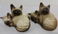 2 Vintage Beswick Siamese Kittens Snuggling Figurines 5"x3.25"X3"
