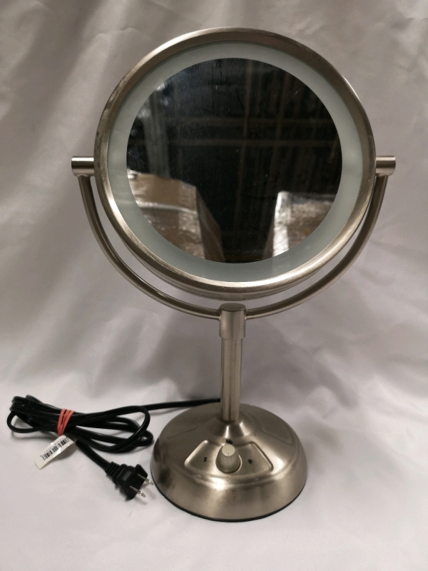 Light-up Makeup Mirror with Magnifier - Working