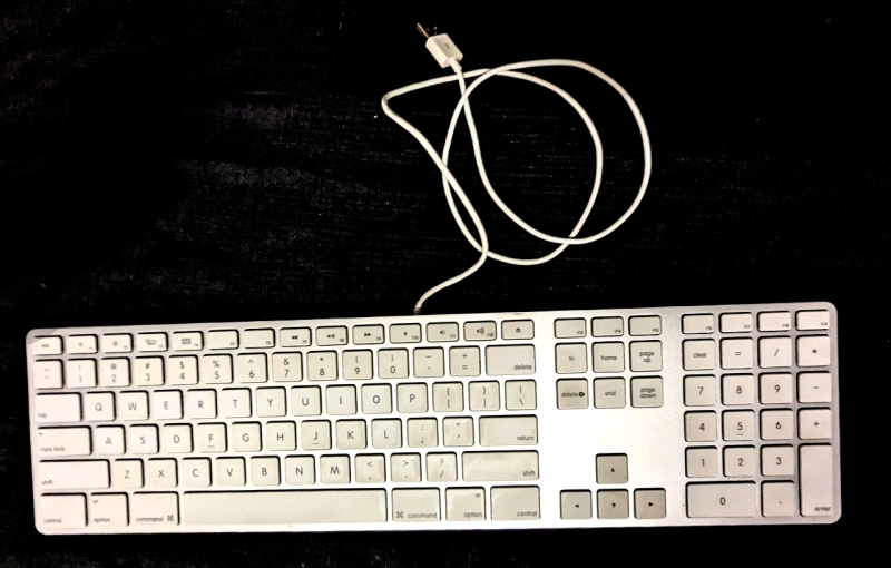 APPLE Slim Wired Keyboard with Numeric Keypad Model: A1243