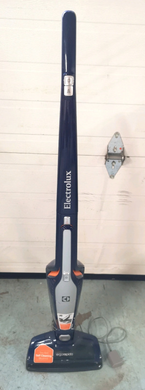 Electrolux Ergorapido Vacuum Cleaner - Working