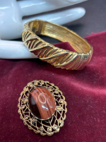 Claw Set Agate Brooch Textured Wide Golden Bracelet