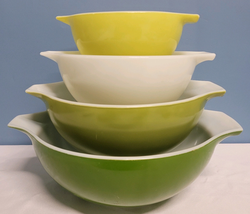 Vintage PYREX Verde Green with White Bowl Cinderella Mixing Bowl Set .