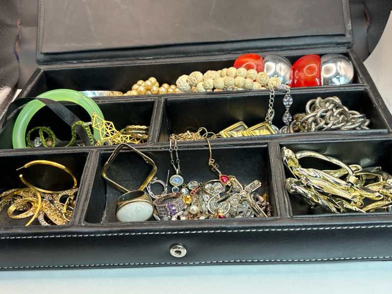 Black Snap Jewelry Case with Jewelry Contents Compartments