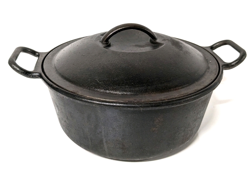 LODGE USA P10D Cast Iron Dutch Oven