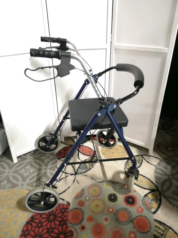 Foldable Walker with Seat