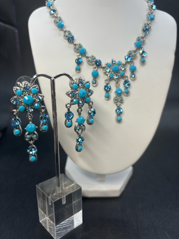 Modern Blue Opaque Turquoise Rhinestones Necklace Set