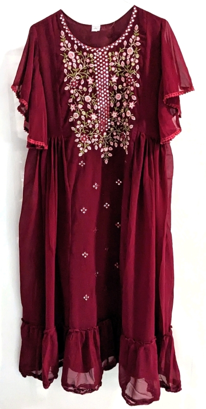 Gorgeous & Light Summer Dress with Embroidered Details (Large)