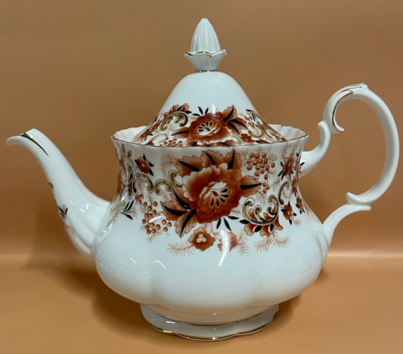 Royal Albert Keepsake 8” Teapot