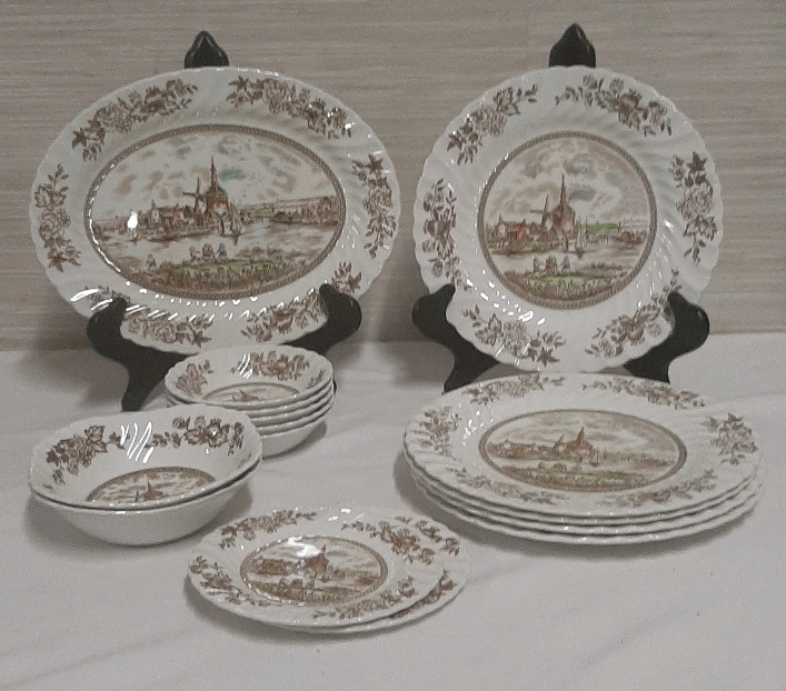Vintage Johnson Brothers Tulip Time 1 -12" Platter 5 Dinner Plates 2 Bread and Butter Plates 2 Soup Bowls 5 Fruit Nappies
