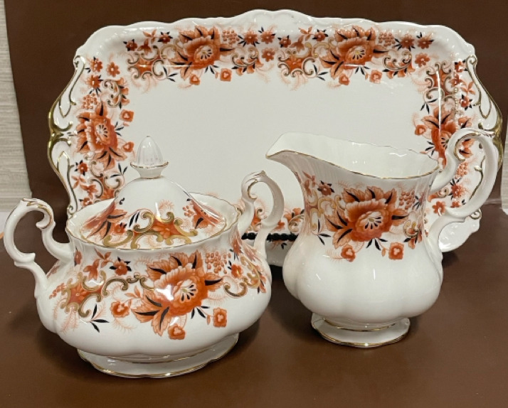 Royal Albert Keepsake set with 12” tray