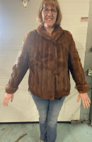 SETLAKWE vintage fur coat model is 5&rdquo;7
