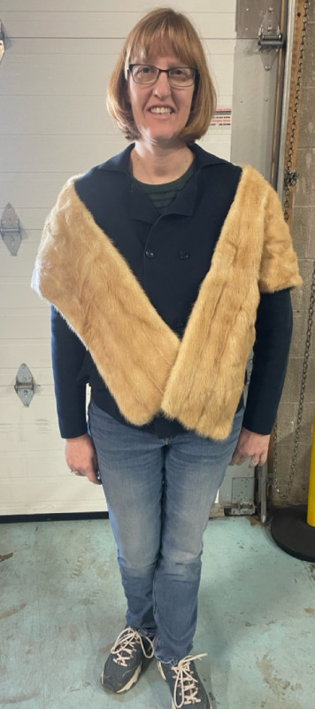 Vintage GIDDINGS mink fur stole model is 5”7