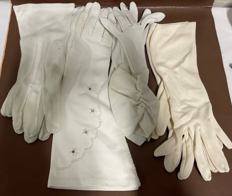 4 vintage white gloves