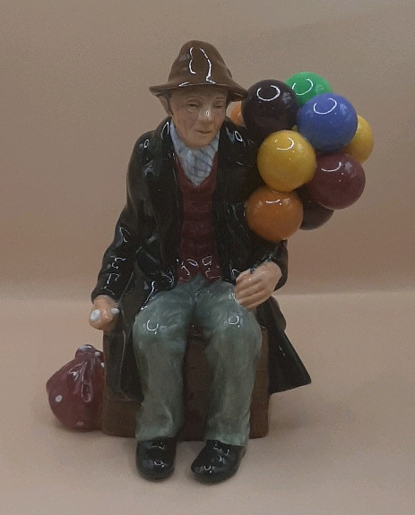 Vintage 9" Royal Doulton "The Balloon Man" HN1954 Designer Leslie Harrodine Issued 1940-2009