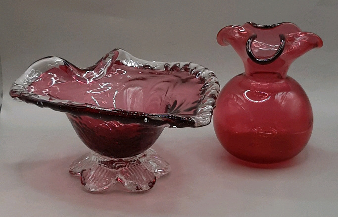 Vintage Rossi 8"L Leaf Shaped Footed Dish Cranberry Glass Ruffled Top Bud Vase