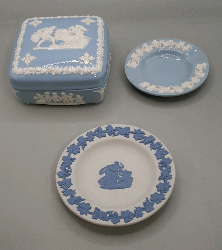 Vintage Wedgwood 4 X 4" Queen's Ware Square Trinket Box Small Ashtray Wedgwood Jasperware Round Dish