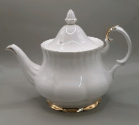 Vintage Royal Albert Val D'or 8" Teapot