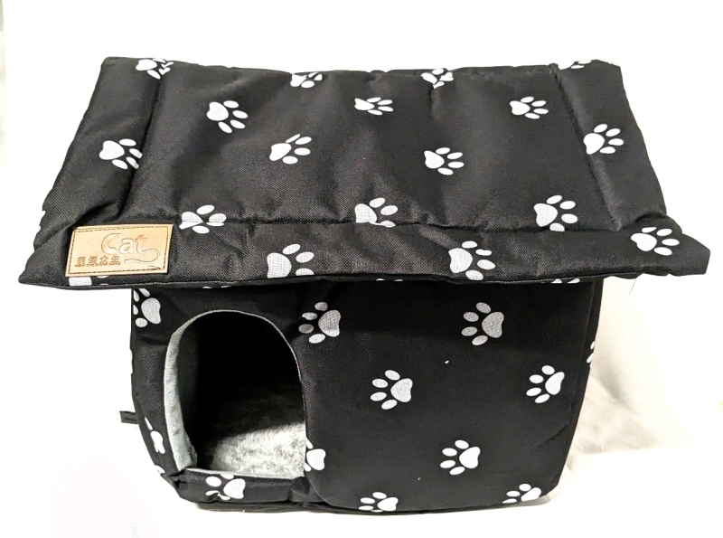 Soft Insulated Outside Cat House with Zip-Off Roof & Removable Clear Plastic Cat Flap 11" x 13" x 13.5" tall